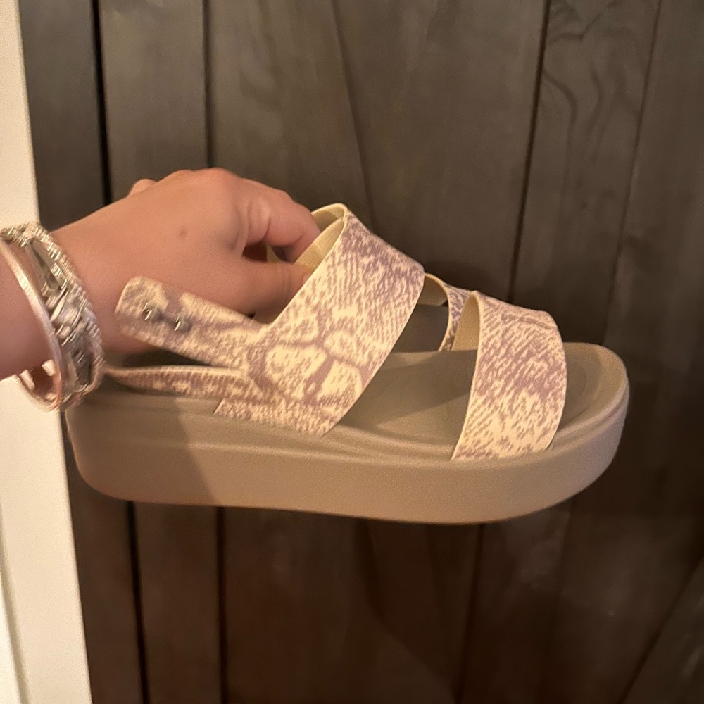CROCS Platform Brooklyn Snakeskin sandals